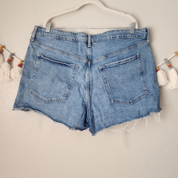 Old Navy High Rise O.G Straight Distress Light Wash Cut Off Shorts Plus Size 20 - Picture 2 of 8